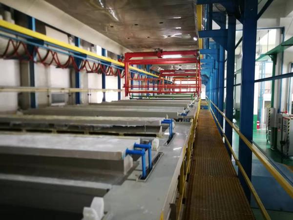 龙门式挂镀铬钛自动生产线.jpg